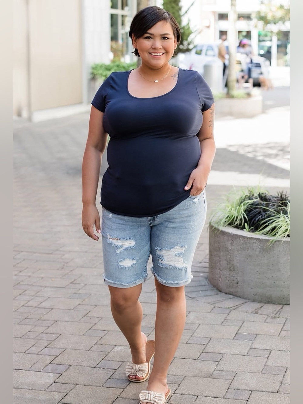 Mid Range Tee (NWT) Navy  (🔔 3 for 30$ …4 for $40… 5 for $50 etc…)